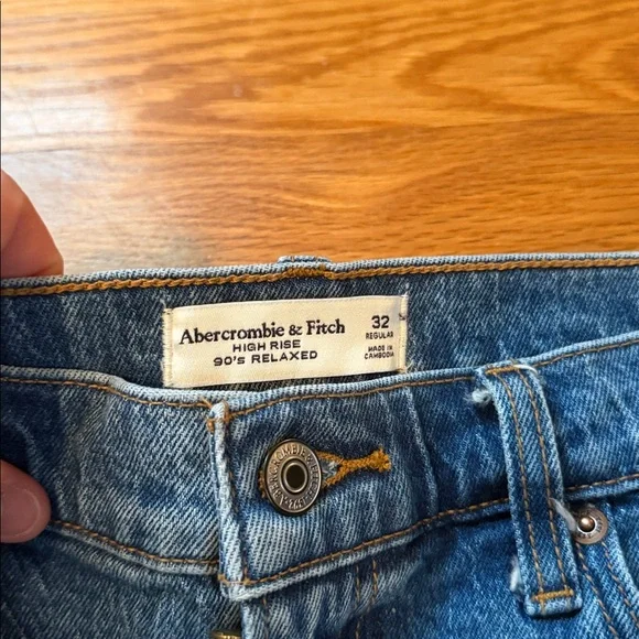 Abercrombie & Fitch high rise 90’s relaxed Jean size 32 - Picture 5 of 9